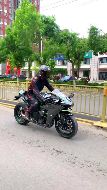 机车村长 - 今天去相亲,对方问我有车吗,我说有,但我没说是摩托车,不