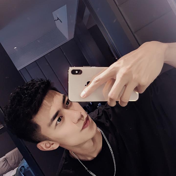 关注 黄嘉玮- 抖音id