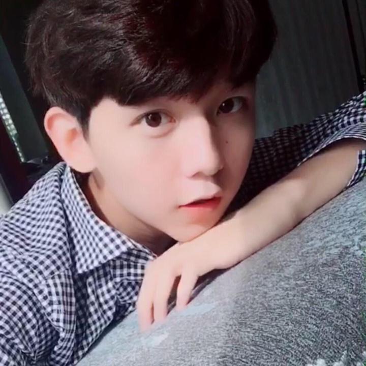 抖音不高兴的小八数据-直播,带货,mcn,粉丝数,联系方式 - toobigdata
